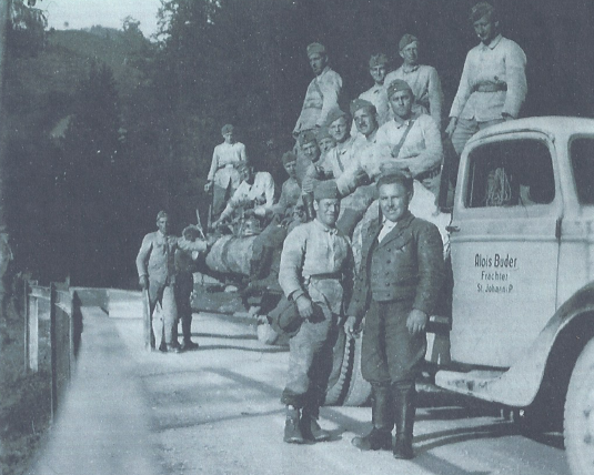 Alois Buder mit einem LKW